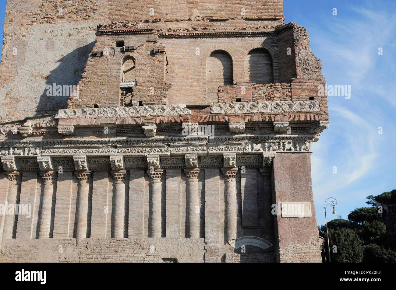 L'Italie, Lazio, Rome, l'Aventin, la place de la Bocca della Verita, archetectural détail. Banque D'Images