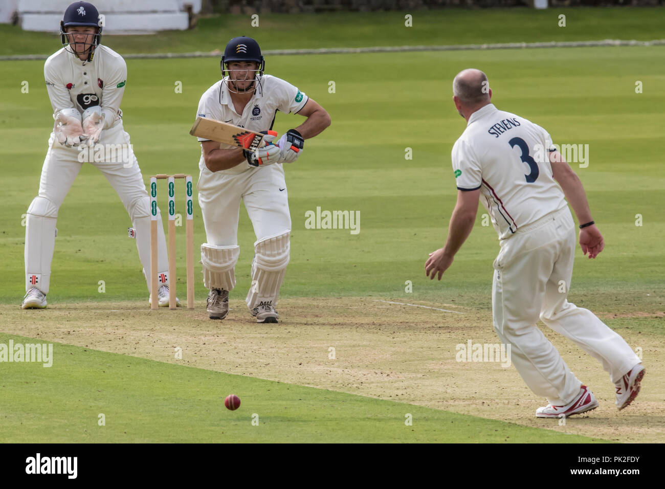 Londres, Royaume-Uni. 10 Septembre, 2018. James Fuller de Middlesex au bâton contre le comté de Kent dans Specsavers Championnat match de cricket Lords. David Rowe/Alamy Live News Banque D'Images