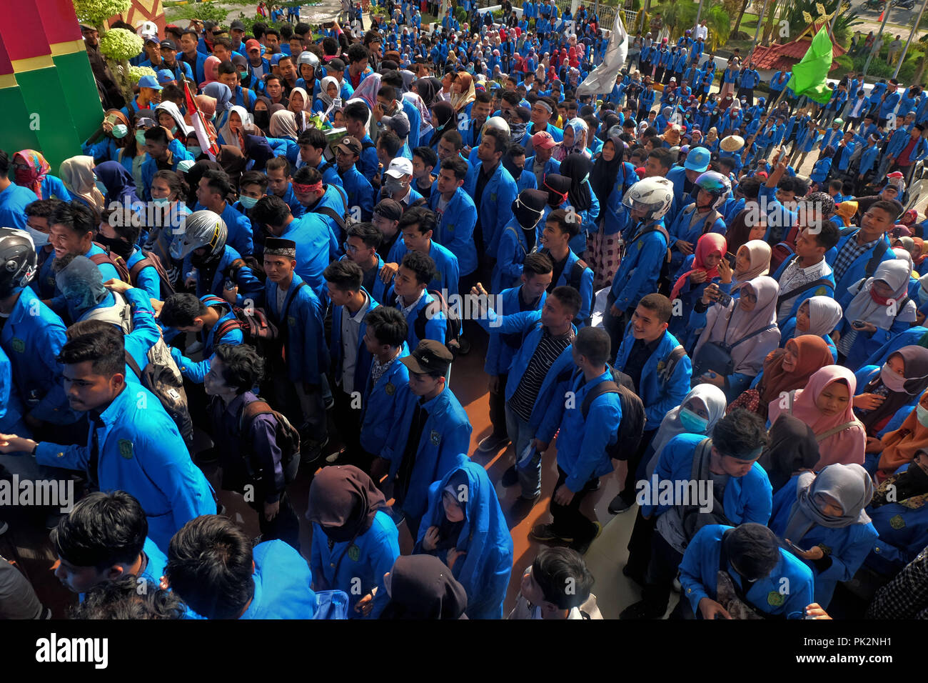 Pekanbaru, Riau, l'Indonésie. 10 Sep, 2018. Des milliers d'étudiants sont vu la démonstration et à la critique de la performance du gouvernement dirigé par le président indonésien Joko Widodo. L'état de manifestants ont critiqué l'économie indonésienne a été affectée par l'affaiblissement des Rupiah taux de change avec le dollar américain. Dedy Sutisna Crédit : Fil/ZUMA/Alamy Live News Banque D'Images