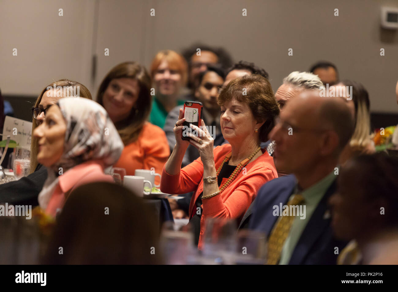 Seattle, Washington, USA. 10 Septembre, 2018. Pramila Jayapal organise son deuxième événement annuel construire notre Amérique à l'honneur des pionniers et de l'appui que sa campagne de réélection. Cette année, l'invité spécial est un activiste politique et l'action de Jane Fonda de légende. Sont également présents, membre du Conseil de la ville de Seattle Teresa Mosqueda, maire de Saint-brieuc Jimmy Matta, Aneelah Afzali activiste et poète officiel de la jeunesse de Seattle Gardner Maven. Crédit : Paul Christian Gordon/Alamy Live News Banque D'Images