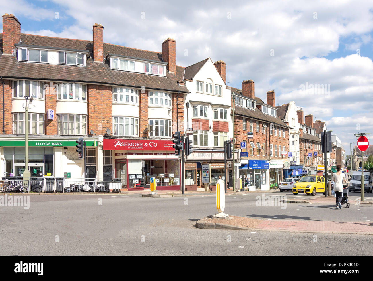 Coin de Finchley Road et rue Brant, Hendon, Région de Barnet, Greater London, Angleterre, Royaume-Uni Banque D'Images