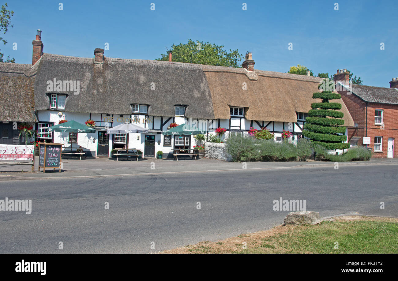 Crown Inn Kings Somborne Hampshire de chaume Banque D'Images