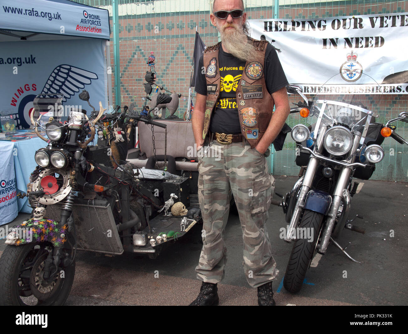Un vétéran des Forces armées, maintenant un motard à un rallye moto à  Brighton Photo Stock - Alamy