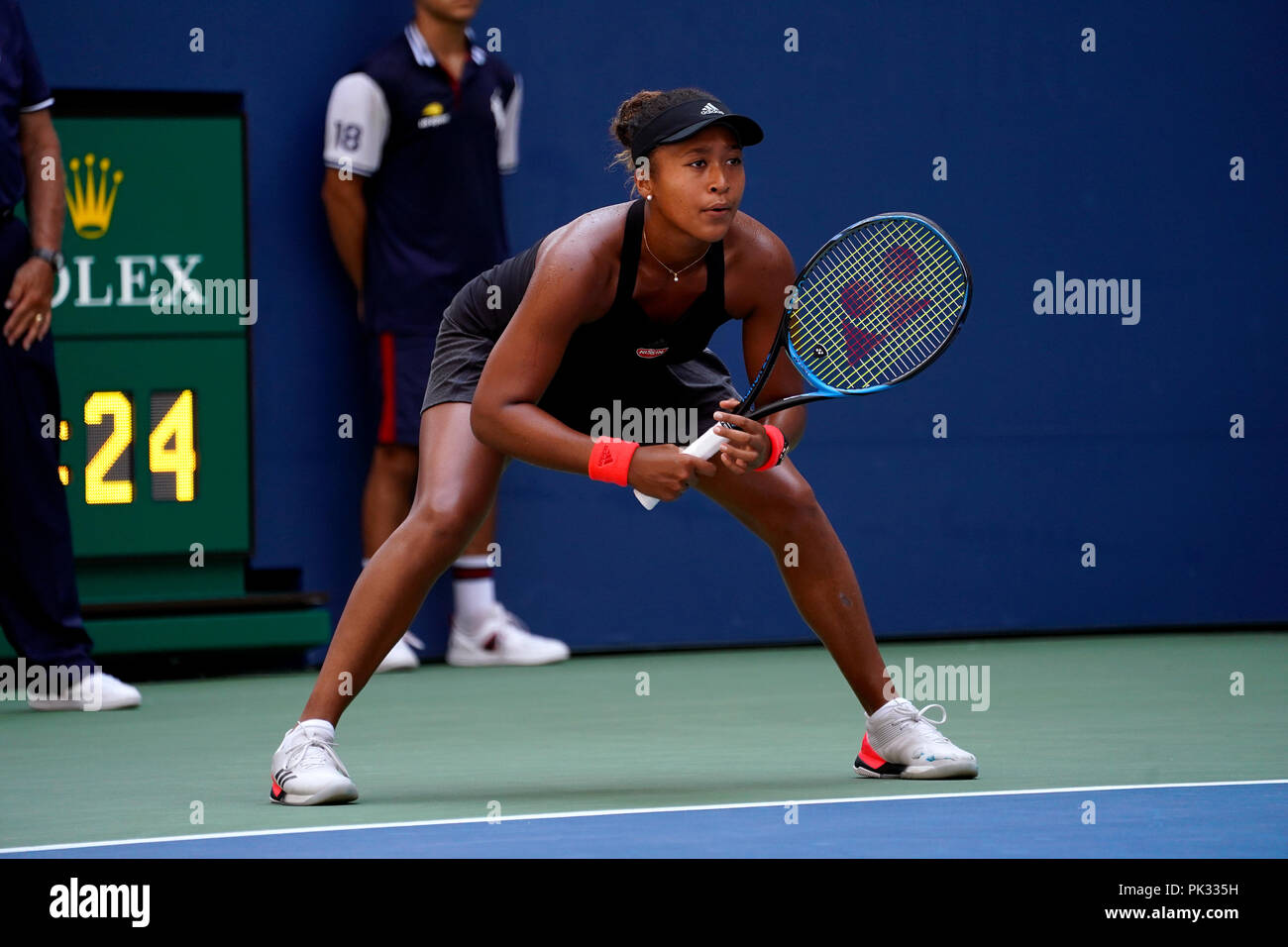 Flushing Meadows, New York - 3 septembre 2018 : US Open de Tennis : Naomi de Osaka au Japon au cours de sa quatrième ronde match contre Aryna Sabalenka du Bélarus à l'US Open à Flushing Meadows, New York. Banque D'Images