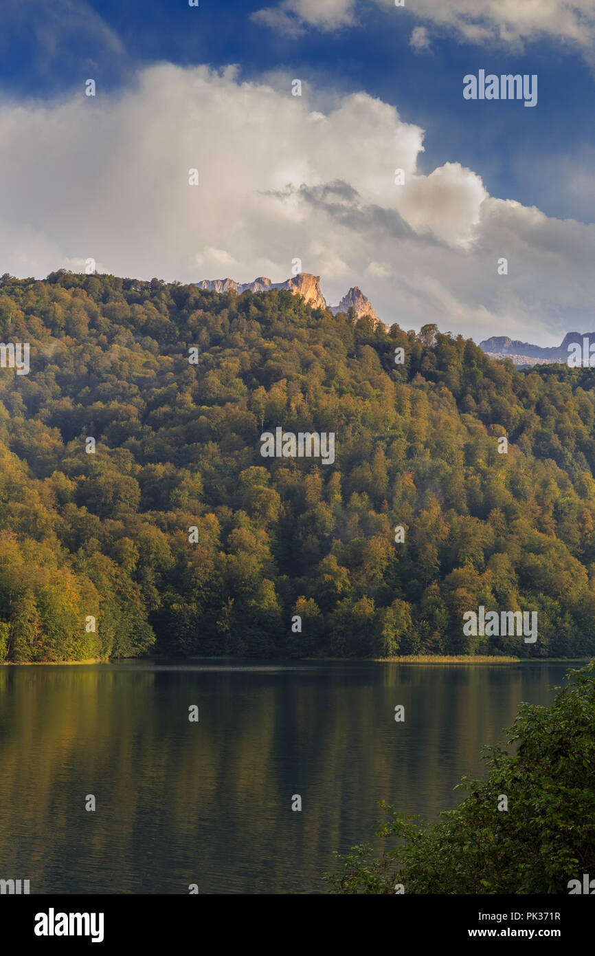 Lake Goygol en Azerbaïdjan en Septembre Banque D'Images