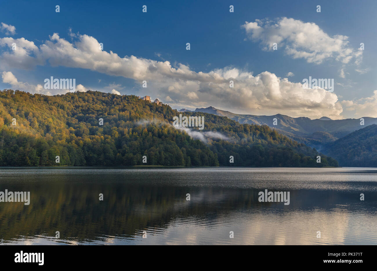 Lake Goygol en Azerbaïdjan en Septembre Banque D'Images