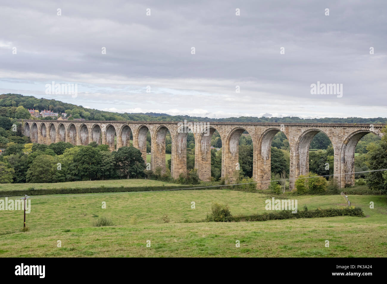 Le viaduc sur le le Cefn Chester et Shrewsbury ligne de chemin de fer, traversant la vallée de la Dee à Cefn Mawr, Pays de Galles, Royaume-Uni Banque D'Images