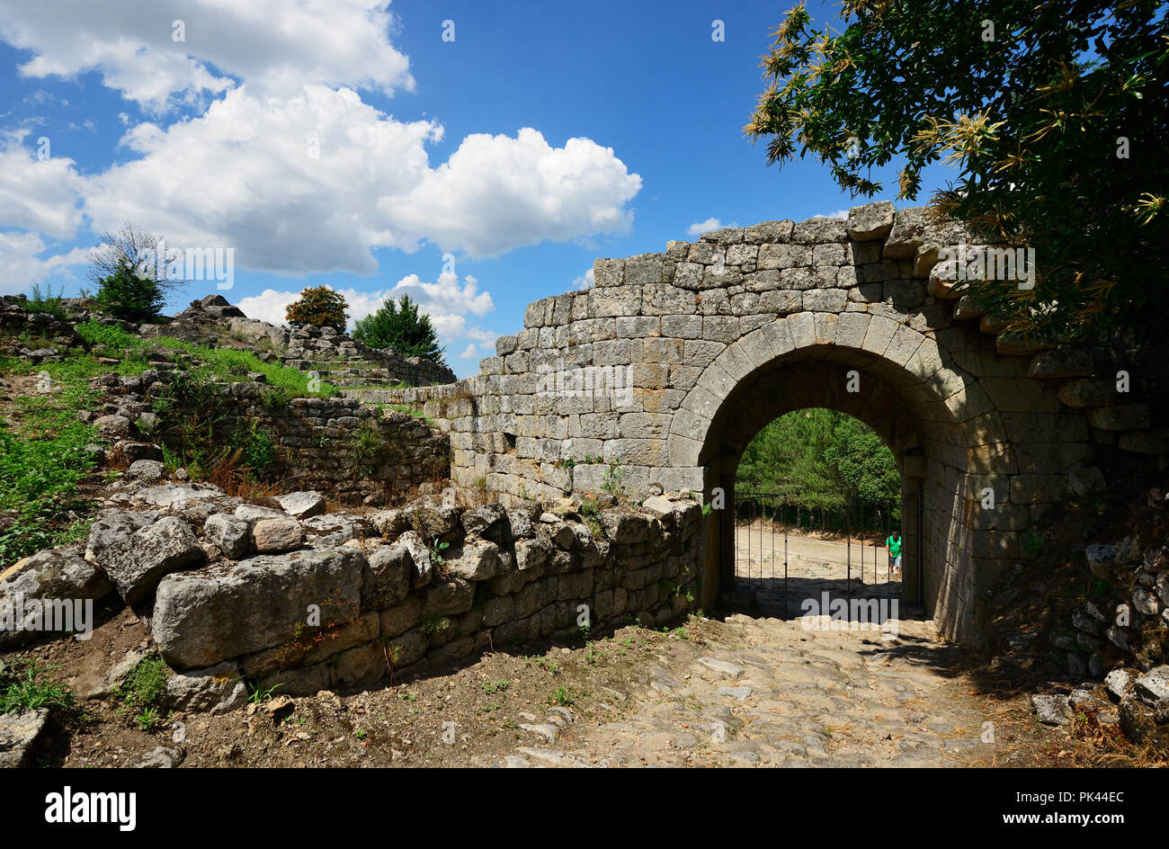 La porte principale du village de Ansiaes, datant du 12ème siècle, surplombant le fleuve Douro Valley. Alto Douro, Portugal Banque D'Images