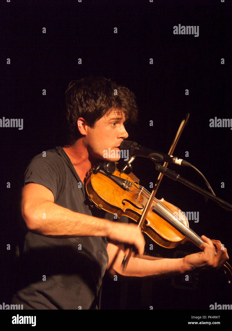 Seth Lakeman effectue au lieu Chambres Liquide à Édimbourg, en 2008 Banque D'Images