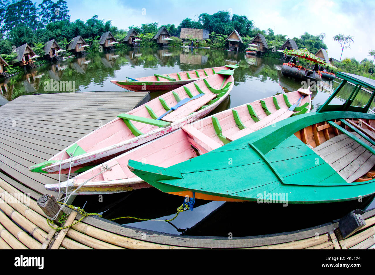 Bateaux à quai, le lac Dusun Bambu, Lembang, Bandung Banque D'Images