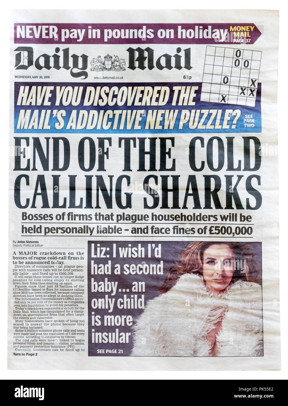 Première page du Daily Mail avec le titre Fin de l'appeler à froid les requins, à propos de nouvelles amendes pour éviter la sollicitation à froid et de vente par téléphone Banque D'Images
