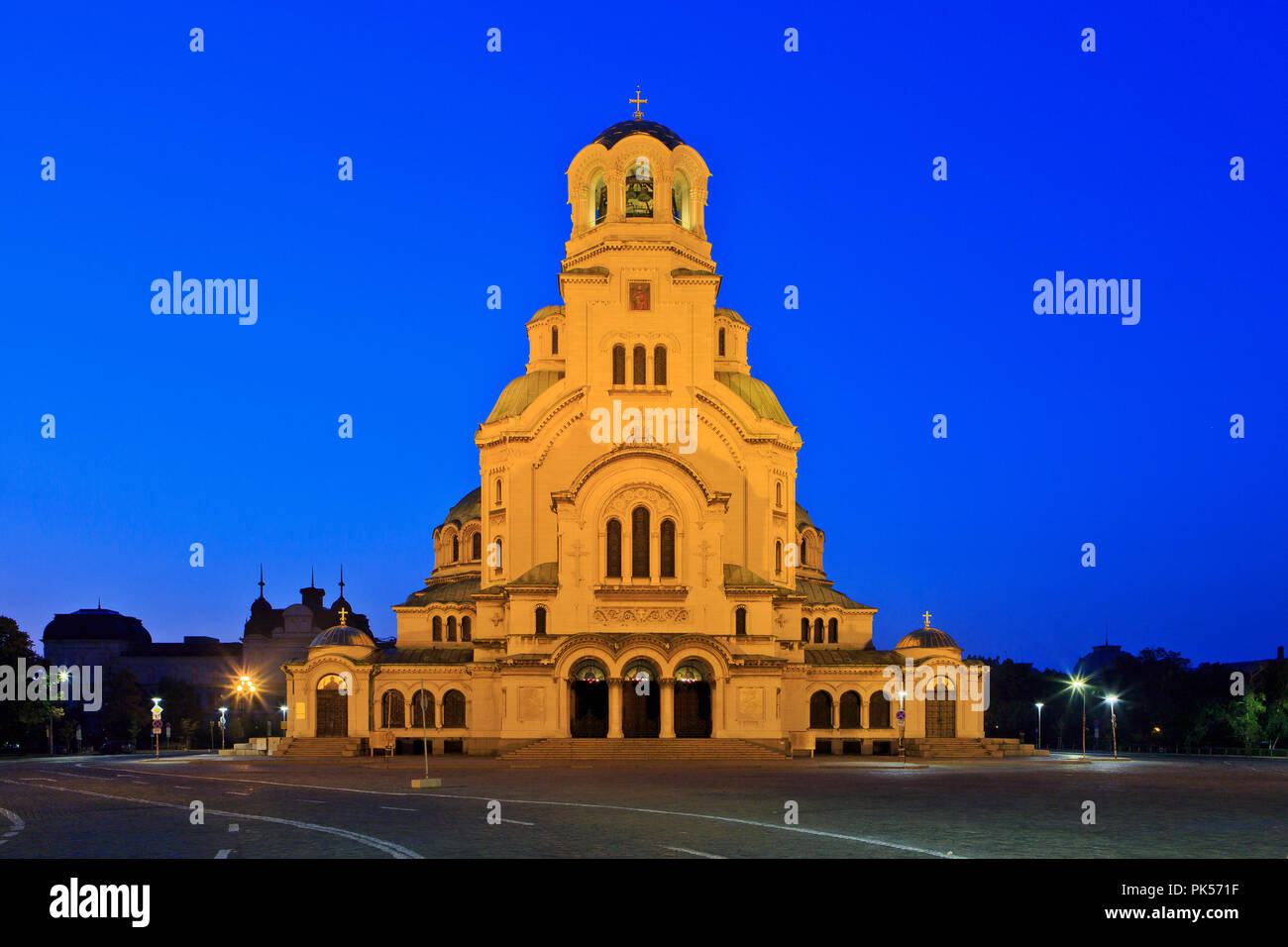 La cathédrale Alexandre Nevski (1912) au crépuscule à Sofia, Bulgarie Banque D'Images