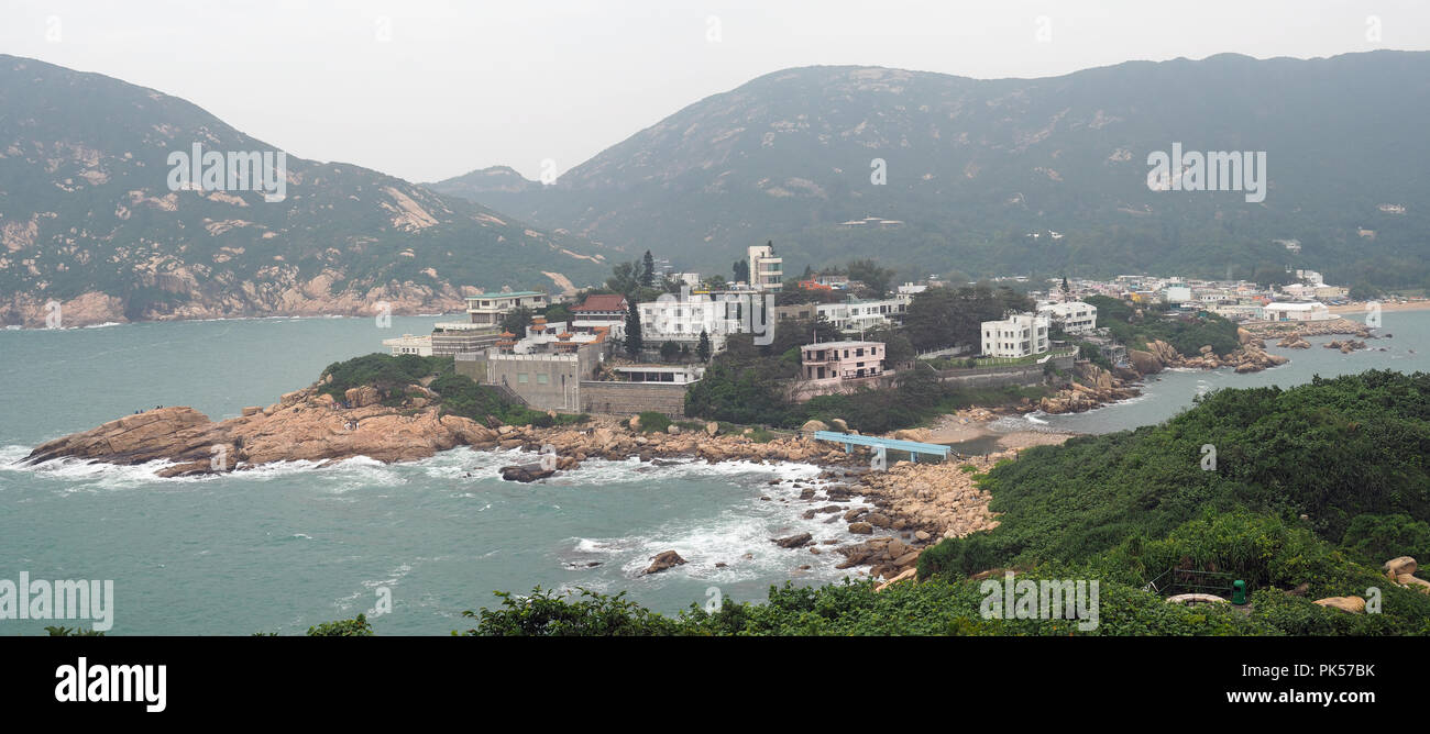 Vue plongeante sur Shek O village de Hong Kong à l'automne Banque D'Images