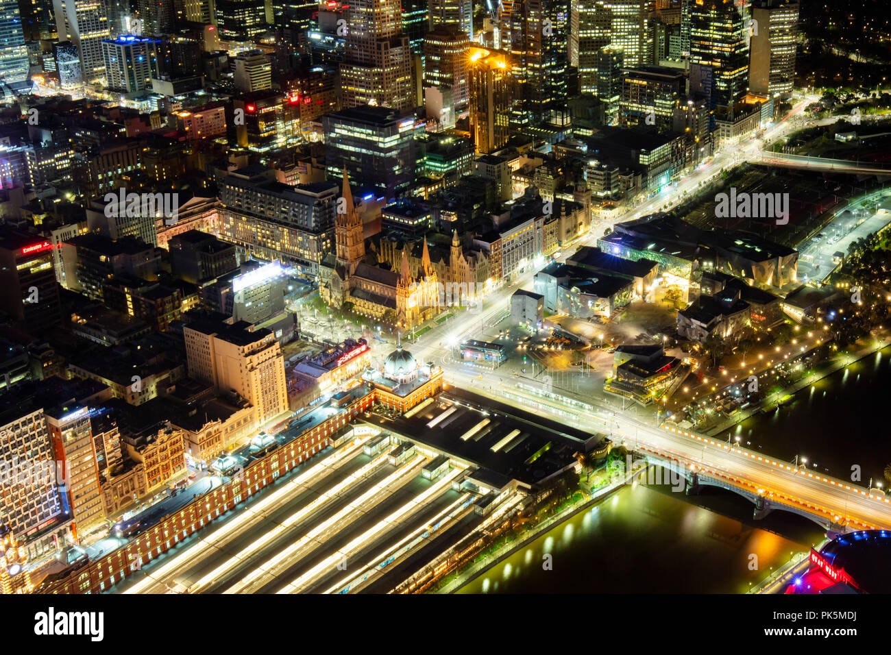 La nuit juste avant le lever du soleil au CBD de Melbourne à Victoria, Australie Banque D'Images