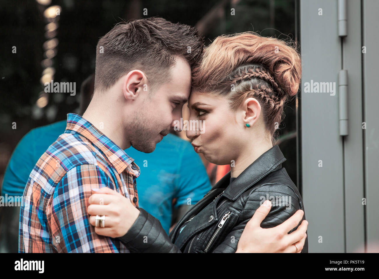 Concept de bonheur : happy young couple in love Banque D'Images