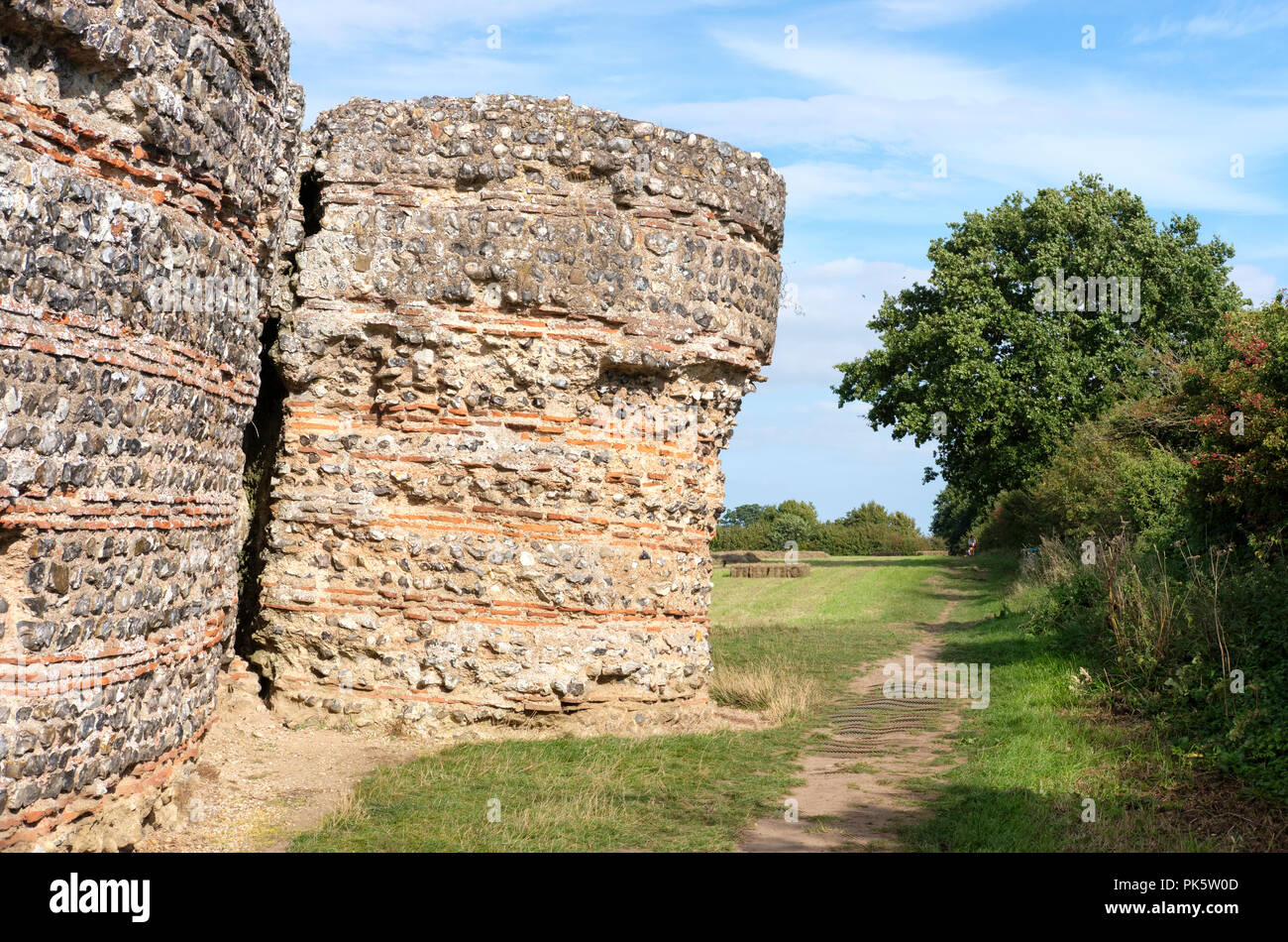 Reste du mur du sud et un bastion de Burgh Roman Fort aussi connu comme Gariannonum, Garannum, Caister-on-Sea, Norfolk, England, UK Banque D'Images
