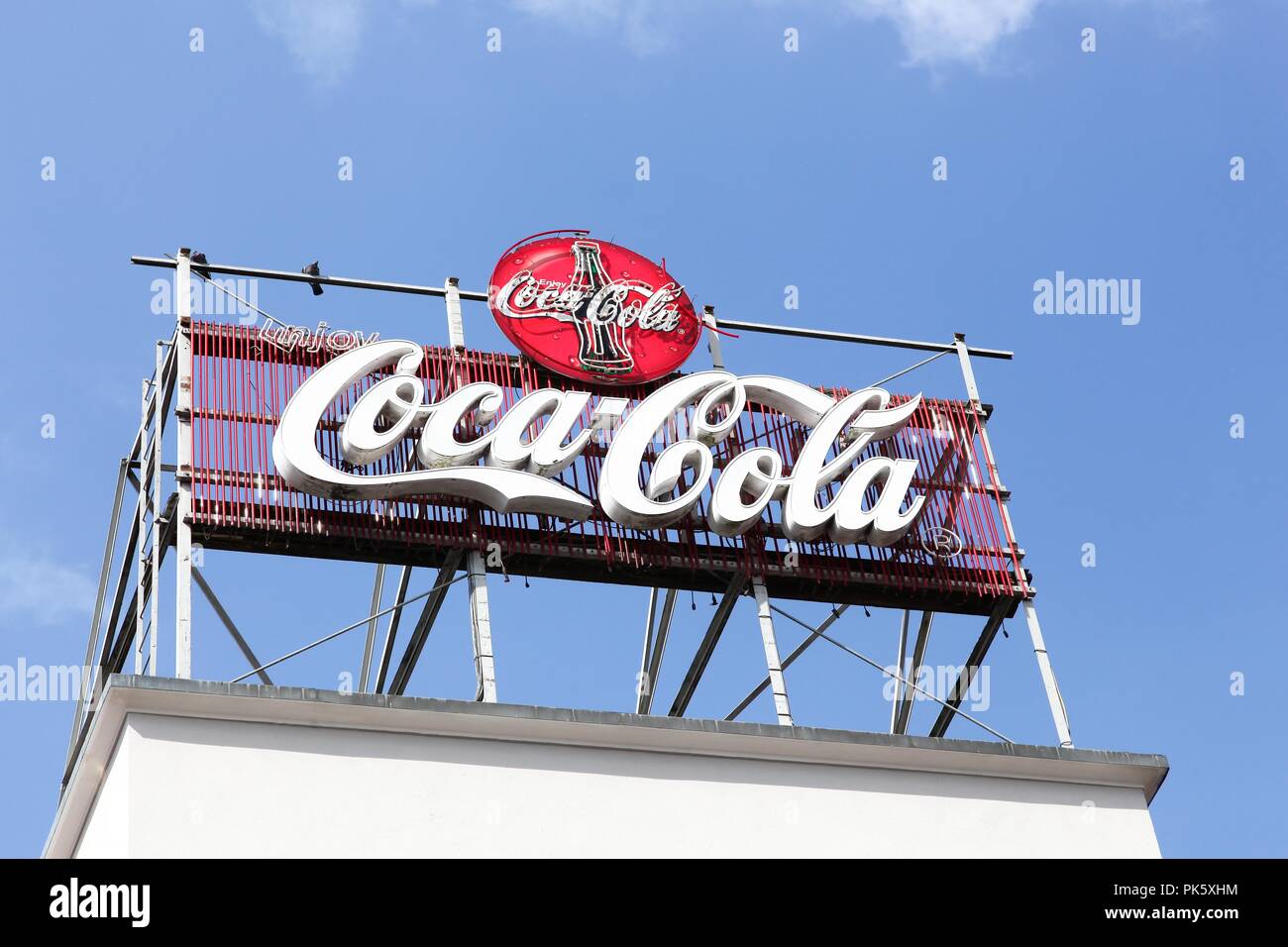 Odense, Danemark - 16 août 2018 : Coca Cola logo sur un bâtiment. Coca Cola est une boisson gazeuse. Banque D'Images