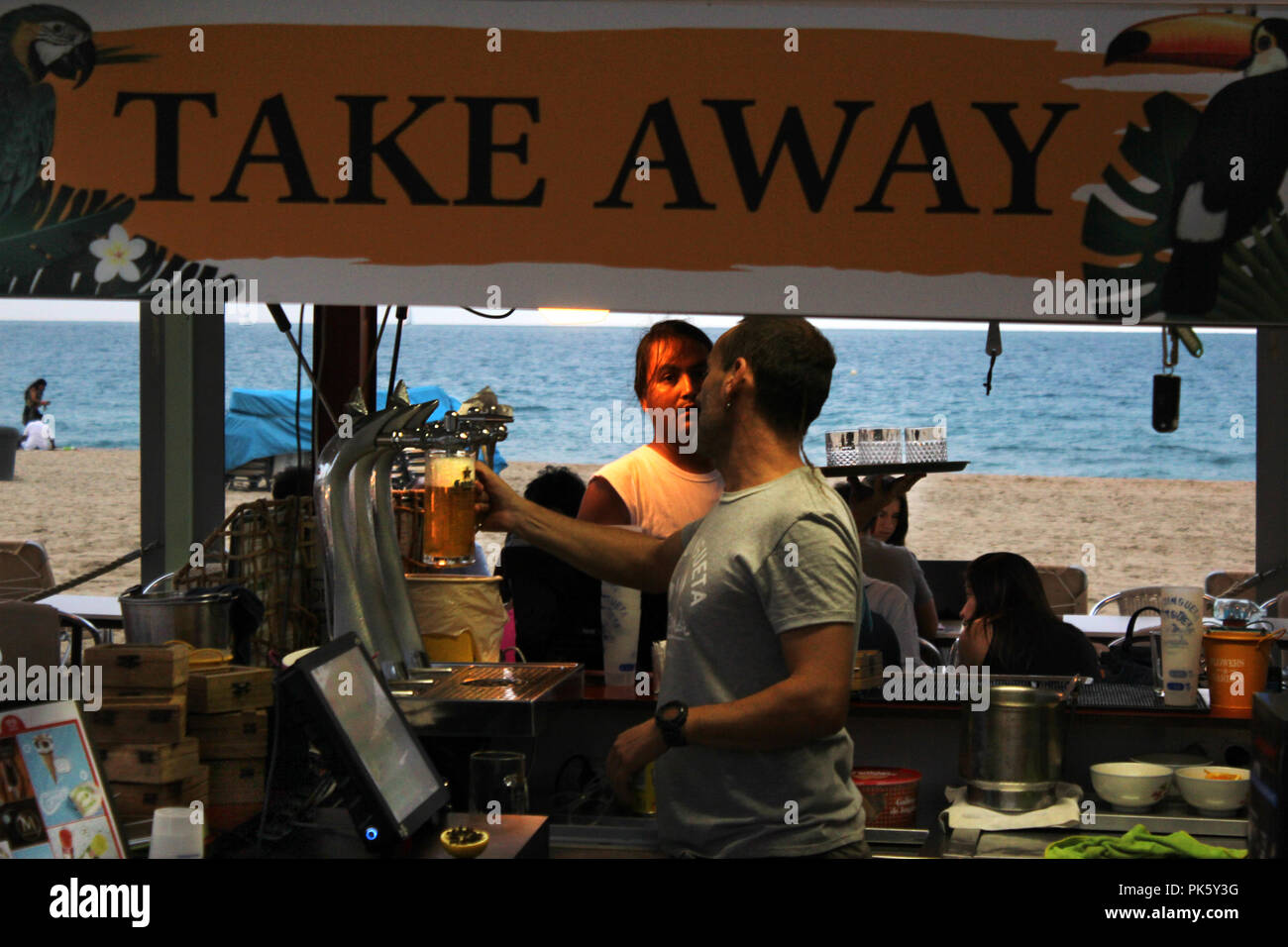 Sur scène à emporter bar de plage à Marbella beach, Poblenou, Barcelone, Espagne Banque D'Images
