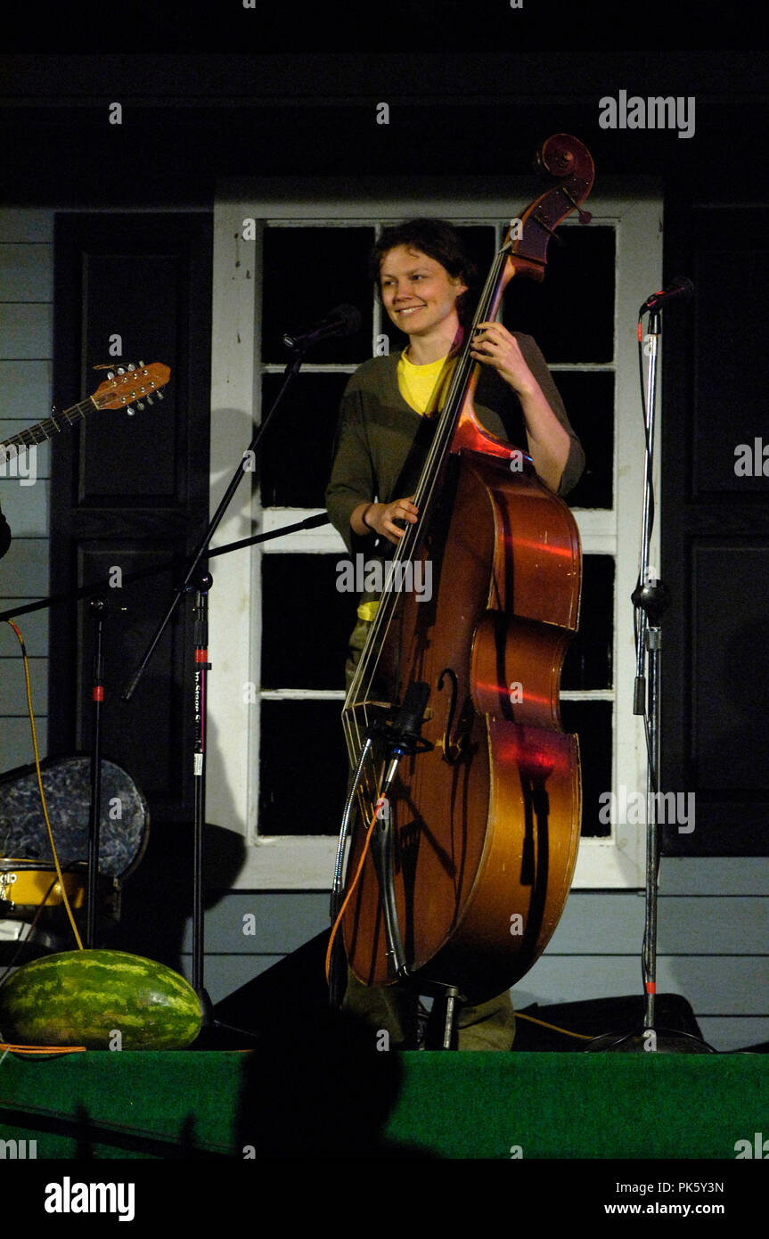 Furnace Mountain Band avec David Vandeventer joue au 'Le bluegrass et folk Music Fest de Pickin'' à Berryville, Virginie. Watermelon Park Fest Banque D'Images