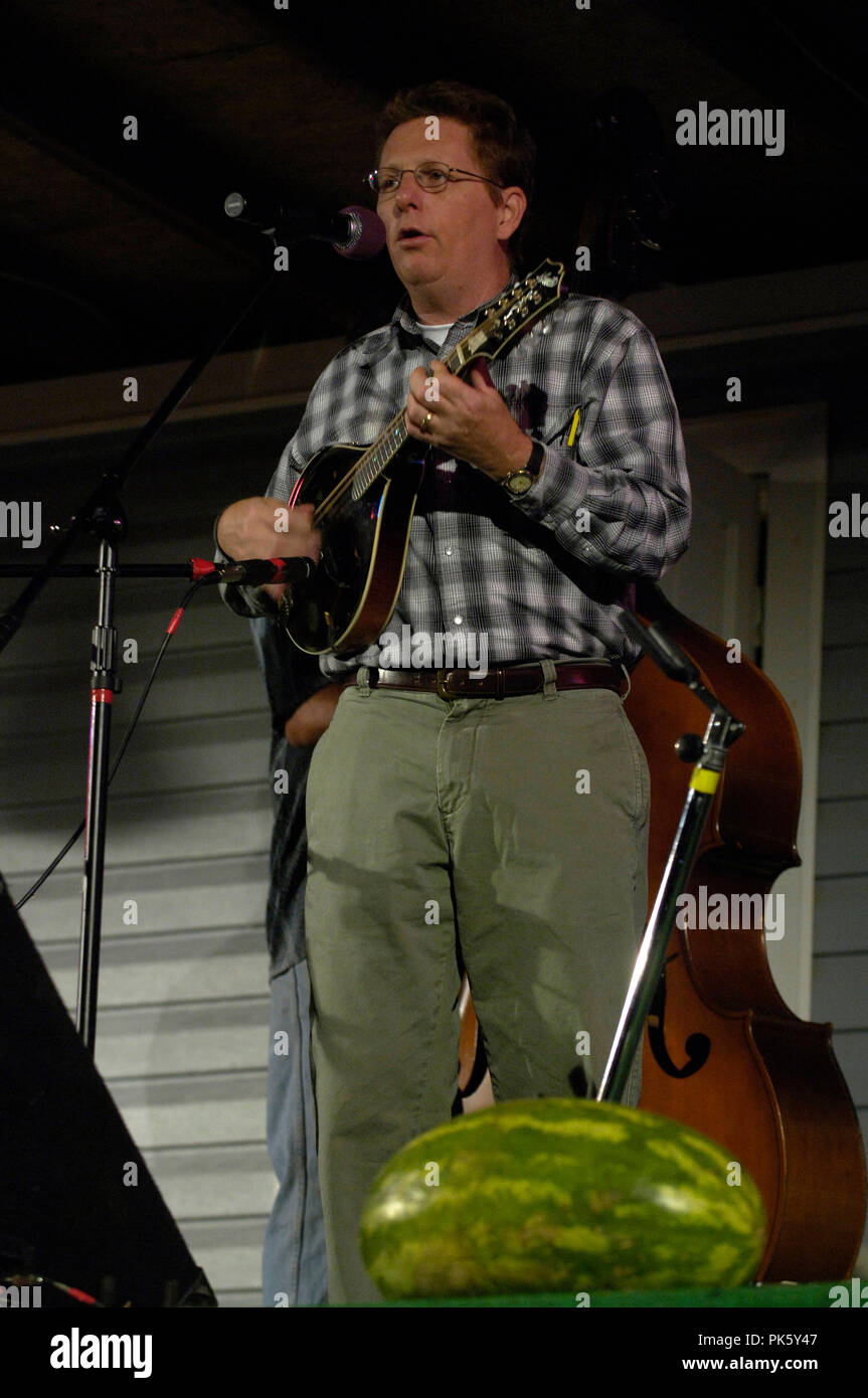 Tim O'Brien joue au cours de la 'Le bluegrass et folk Music Fest de Pickin'' à Berryville, Virginie. Watermelon Park Fest combine un beau week-end de Banque D'Images