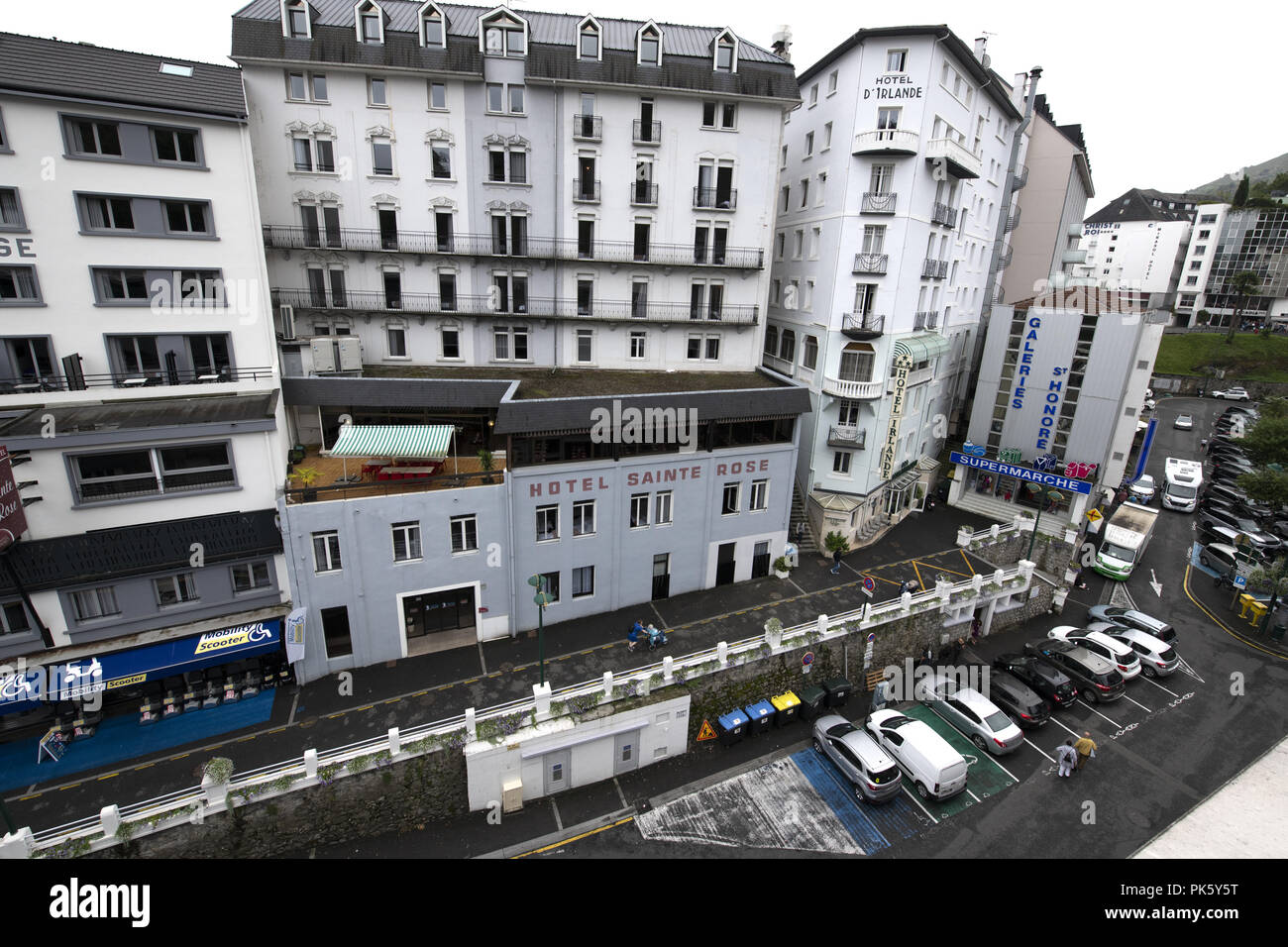 Lourdes, au sud de la France ; 04 août 2018, Commercial - Côté d'affaires de la vente de la religion. L'eau bénite de Lourdes - propriétés curatives. Banque D'Images