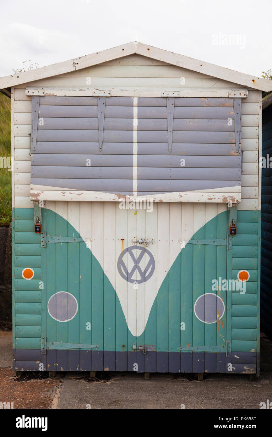 Cabane de plage peint pour ressembler à une VW camper van, Minnis Bay, près de Birchington, Kent, UK Banque D'Images