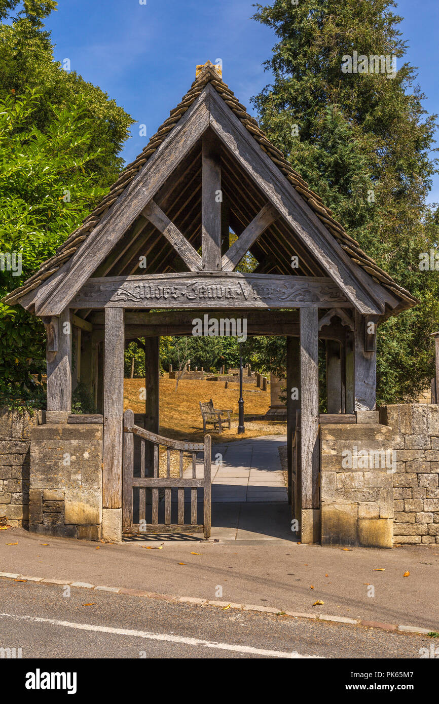 L'ancienne entrée fermée à la Holy Trinity churchyard, Minchinhampton Banque D'Images