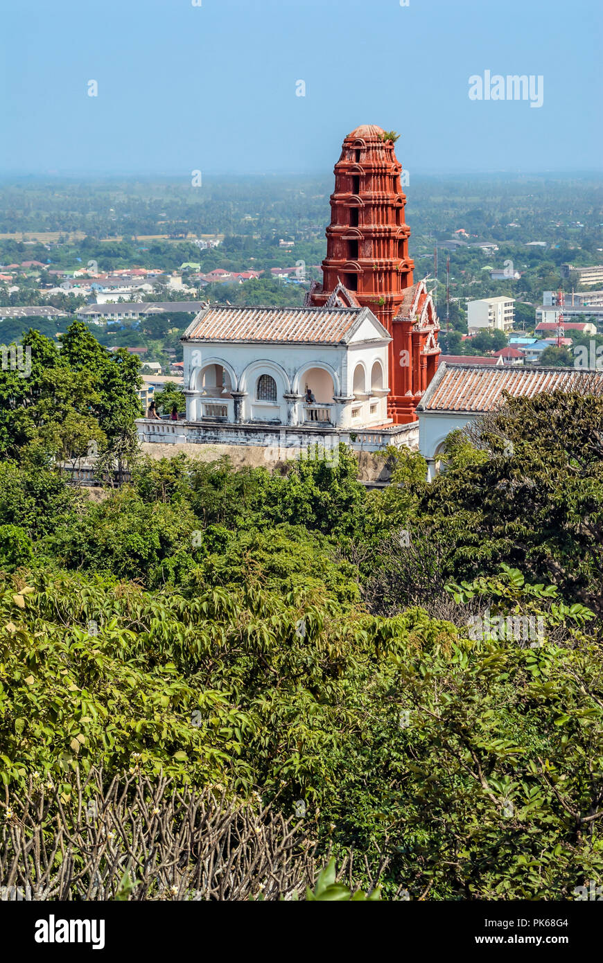 Red Chedi de Wat Phra Temple Khew, Khao Wang Hilltop Palace, Phetchaburi, Thailand Banque D'Images