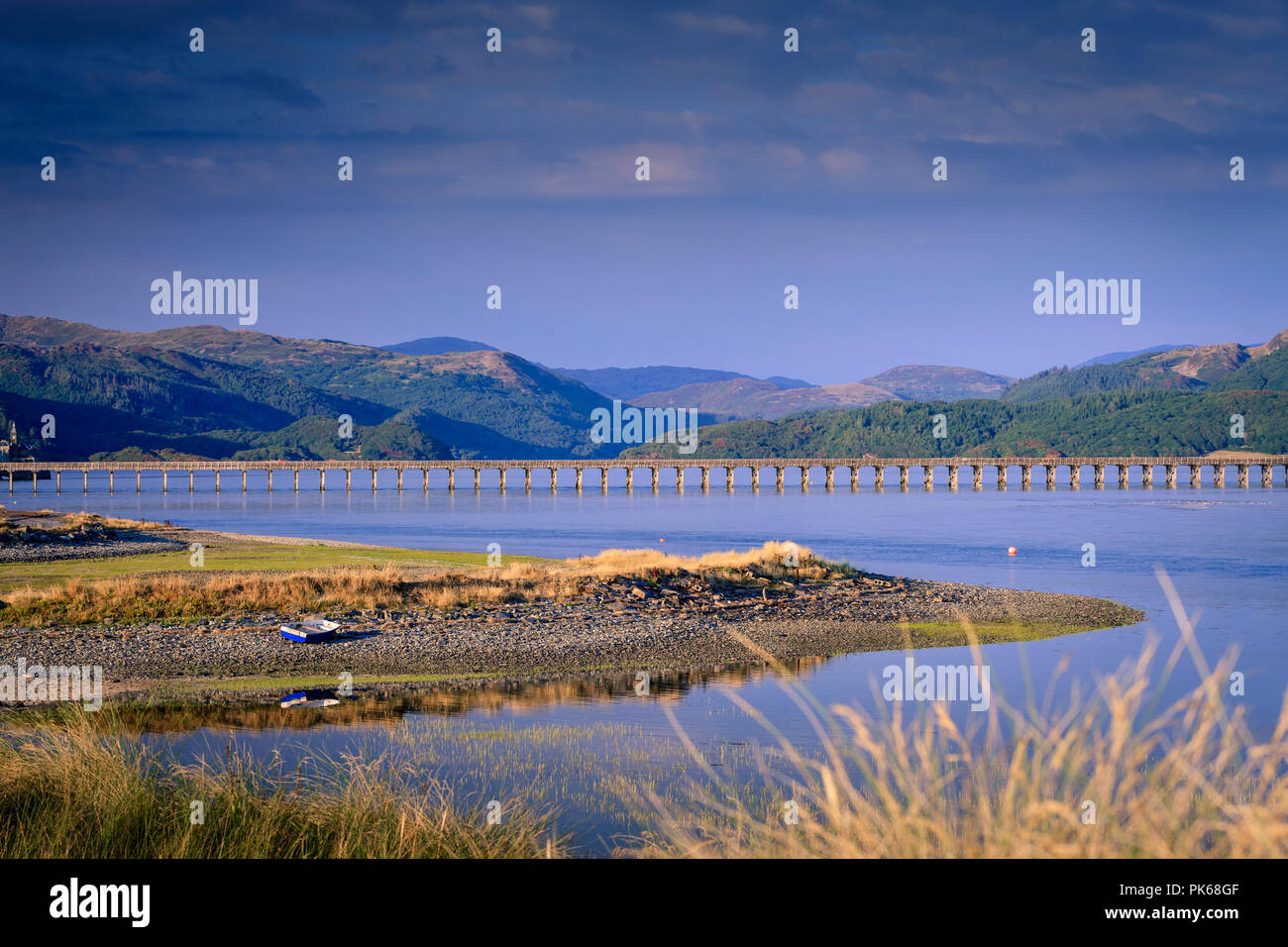 Pont sur l'estuaire de Mawddach Barmouth Gwynedd au Pays de Galles Banque D'Images