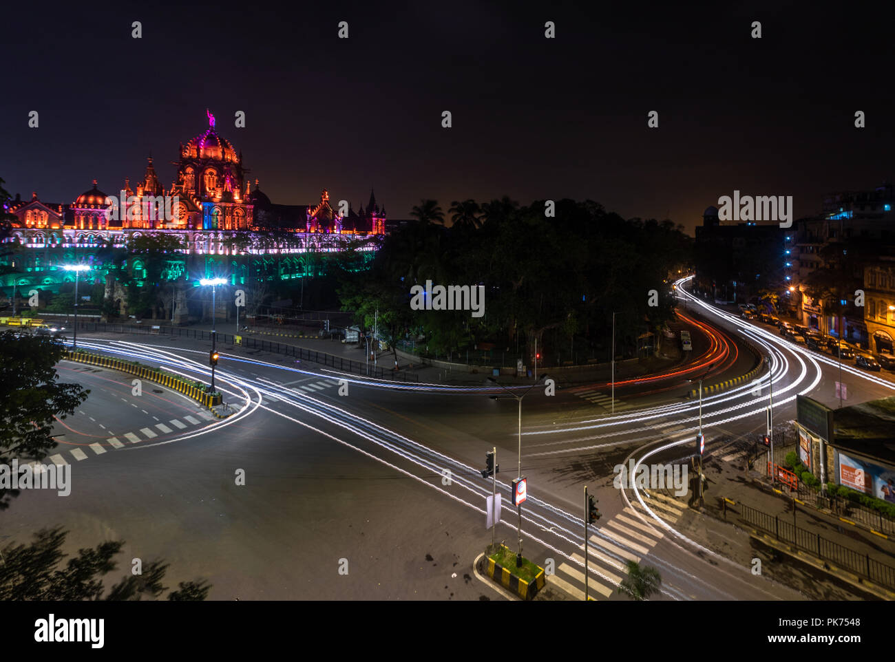 La célèbre gare de Mumbai CST bien éclairé, le 15 août, le jour de l'indépendance de l'Inde Banque D'Images