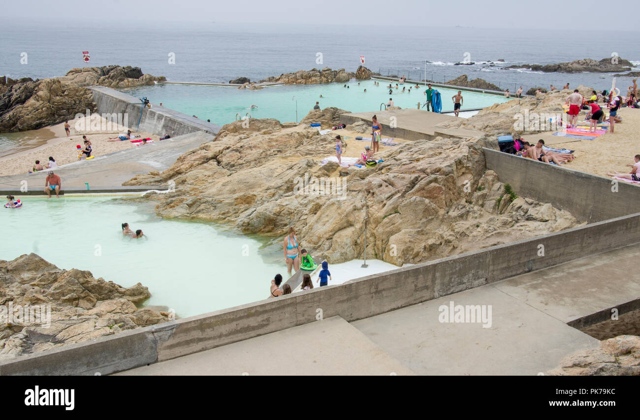 Das Piscinas Marés piscines mis au point par l'architecte Alvaro Siza, Leça da Palmeira, Portugal Banque D'Images