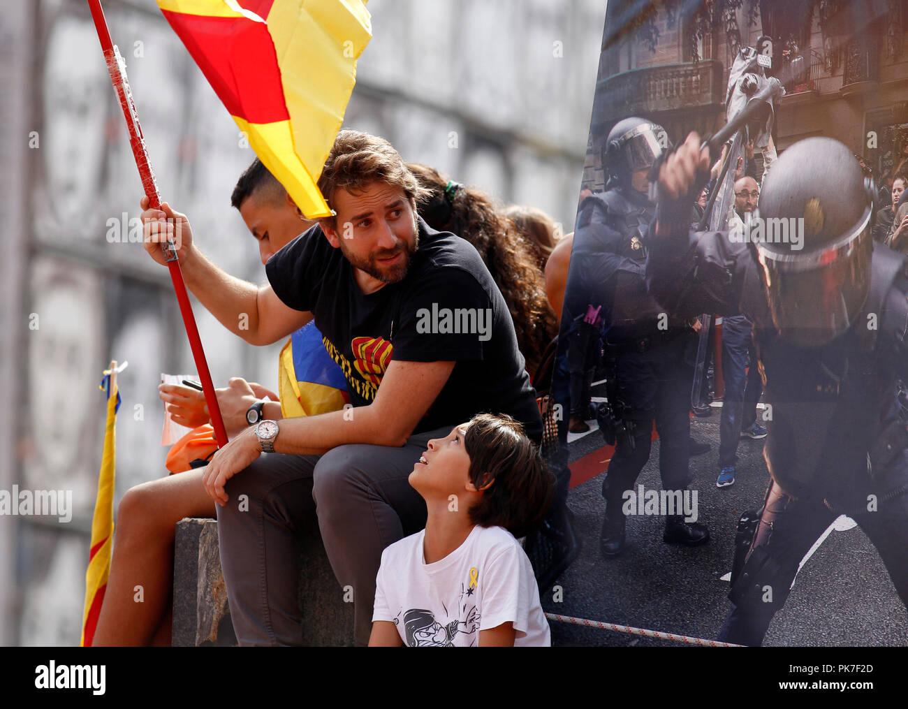 Barcelone, Espagne - 11 SEPTEMBRE : des milliers de personnes ont pris les principales avenues de Barcelone avec les drapeaux de l'indépendance à pleurer pour la liberté des prisonniers politiques et de demander l'indépendance de la Catalogne Espagne, la démonstration a été effectuée au cours de la célébration de la fête nationale de la Catalogne le 11 septembre 2018 à Barcelone, Espagne. Photo par Elkin Cabarcas / Alamy Live News Banque D'Images