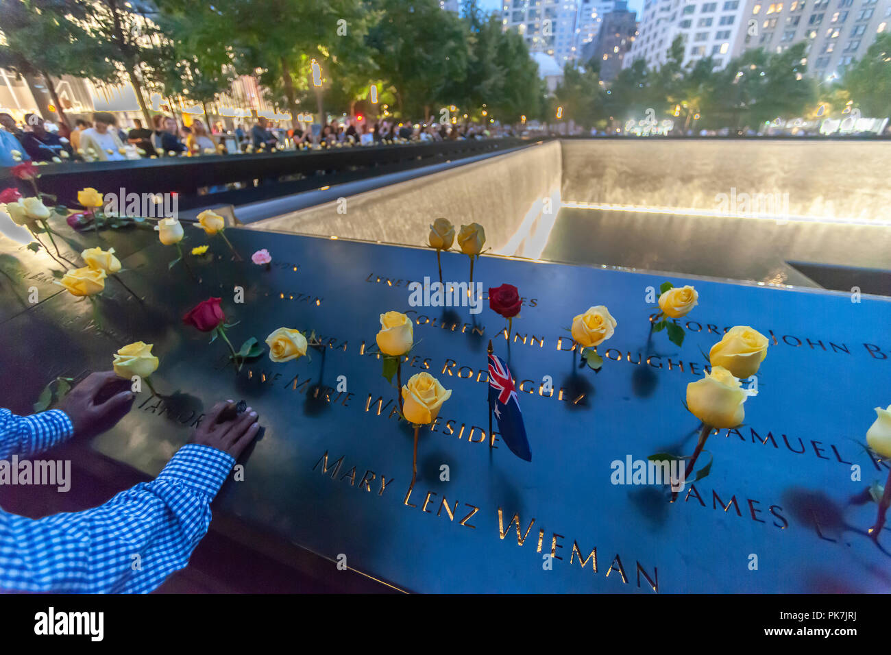 New York, New York, USA. Sep 11, 2018. L'hommage rendu à la lumière brille sur le mémorial du 11 septembre à New York le Mardi, Septembre 11, 2018 pour le 17e anniversaire des attaques terroristes du 11 septembre 2001. (© Richard B. Levine) Crédit : Richard Levine/Alamy Live News Banque D'Images