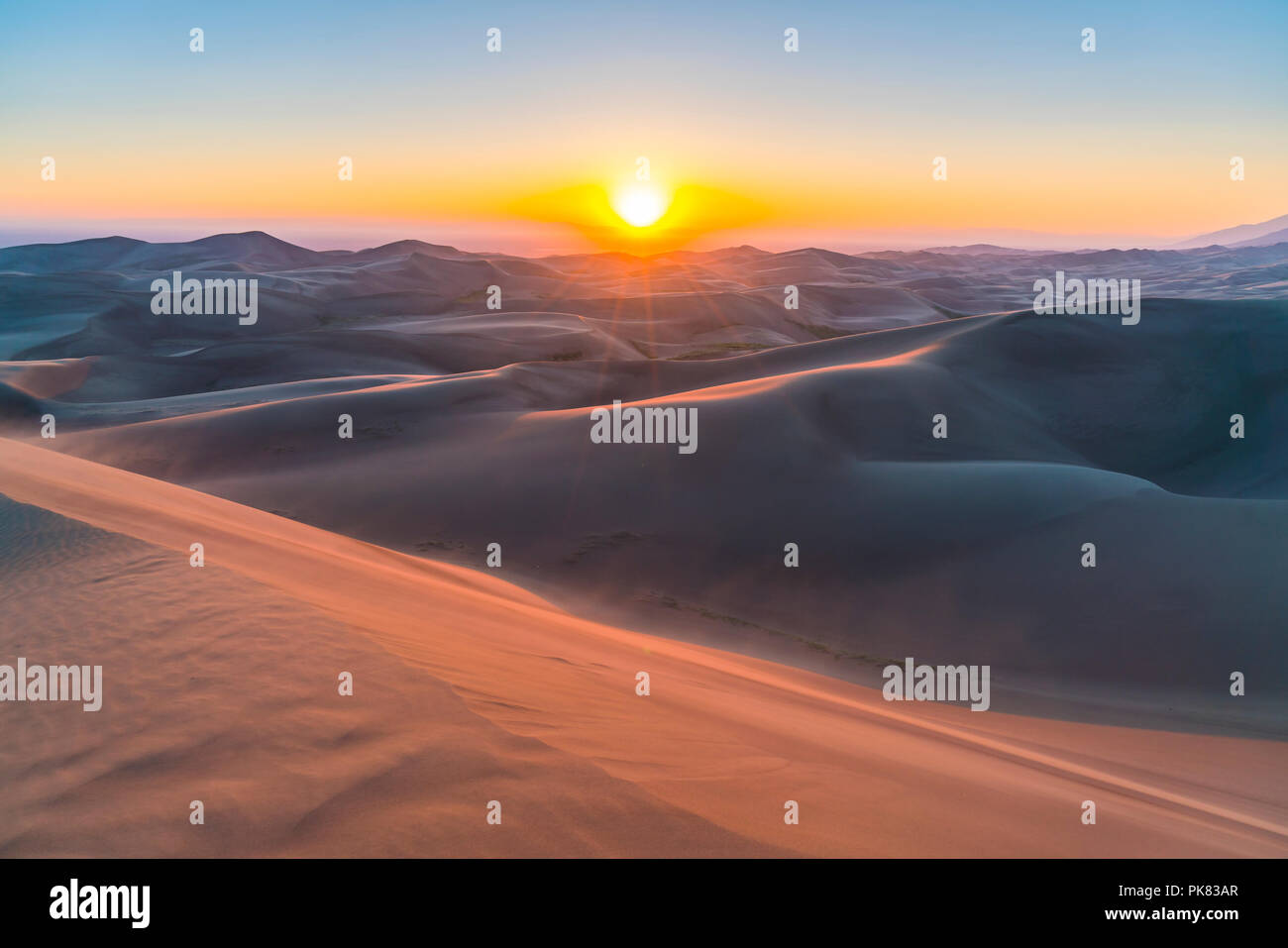 Grand parc national des dunes de sable au coucher du soleil,Californie,USA. Banque D'Images