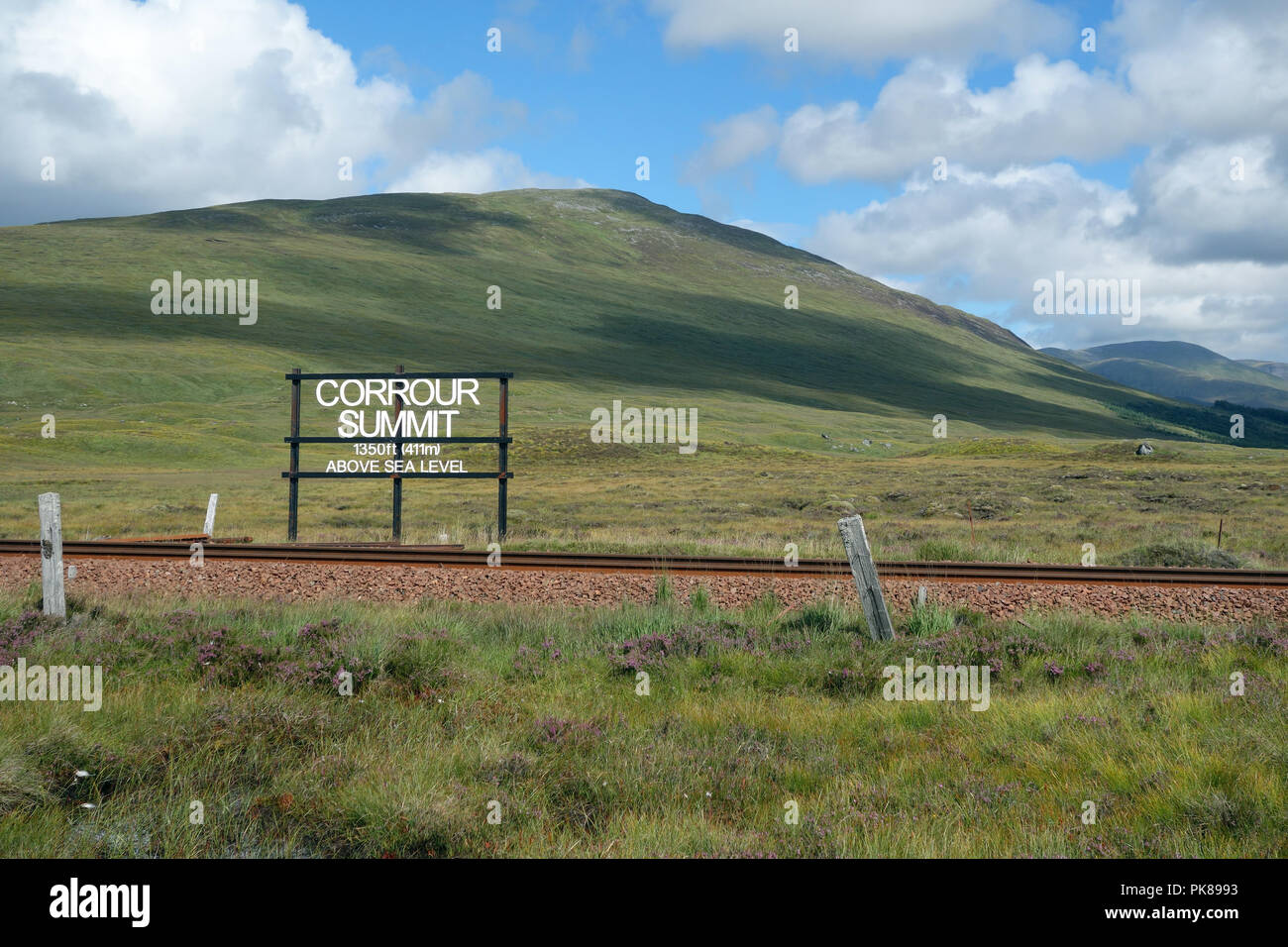 La montagne écossais Munro Beinn na Lap & Sommet Corrour panneau près de la gare sur Rannoch Moor dans les Highlands, Ecosse, Royaume-Uni. Banque D'Images