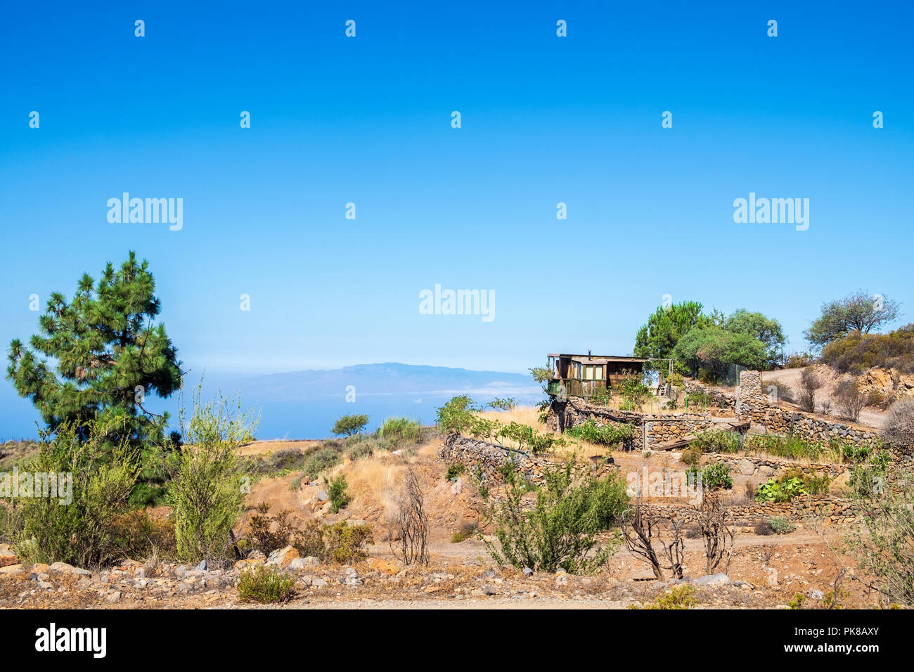 Les bidonvilles construits hut dans une ferme, dans une région éloignée de Guia de Isora, avec des vues fabuleuses à La Gomera, Tenerife, Canaries, Espagne Banque D'Images