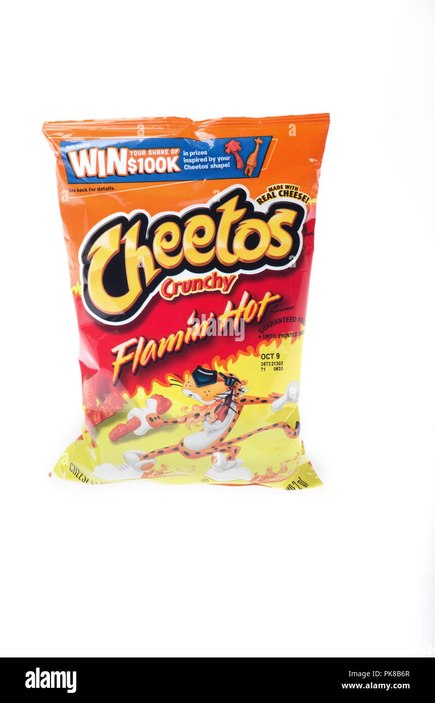 Cheetos Crunchy Flamin Sex sac de collations par Frito Lay qui est une filiale de Pepsico Banque D'Images