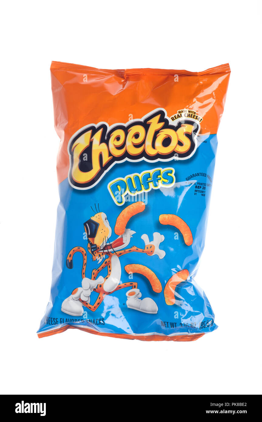 Sac de Cheetos inhalations par Frito-Lay qui sont faites avec de la semoule et sont sans gluten Banque D'Images