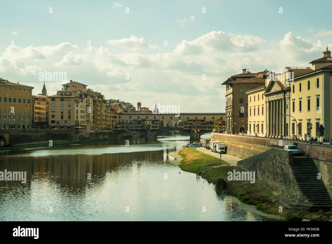 La cité médiévale 'Ponte Vecchio' Pont sur l'Arno à Florence, Toscane, Italie. Banque D'Images