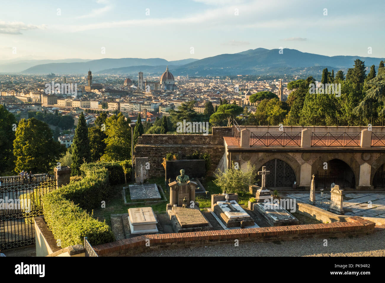 Vue à partir de la basilique de San Miniato al Monte sur Florence, Toscane, Italie. Banque D'Images