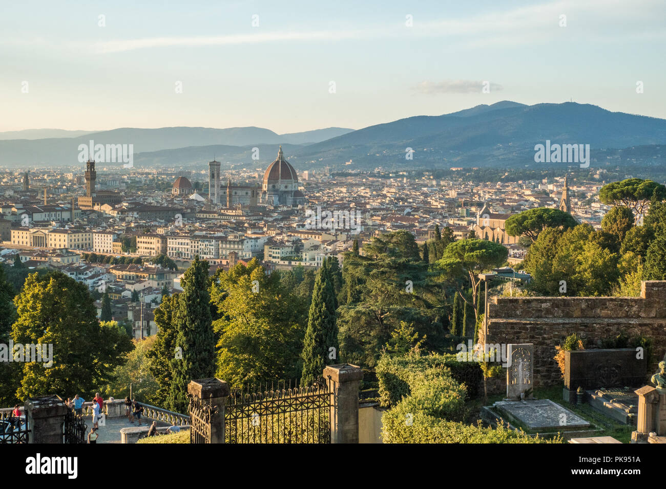Vue à partir de la basilique de San Miniato al Monte sur Florence, Toscane, Italie. Banque D'Images