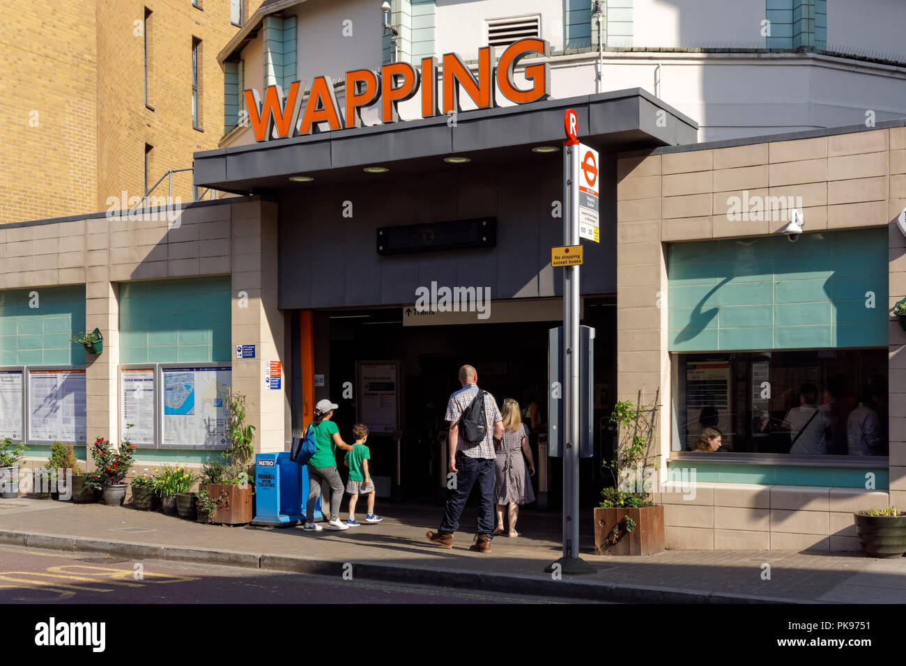 Station Wapping, partie du London Overground network, London England Royaume-Uni UK Banque D'Images