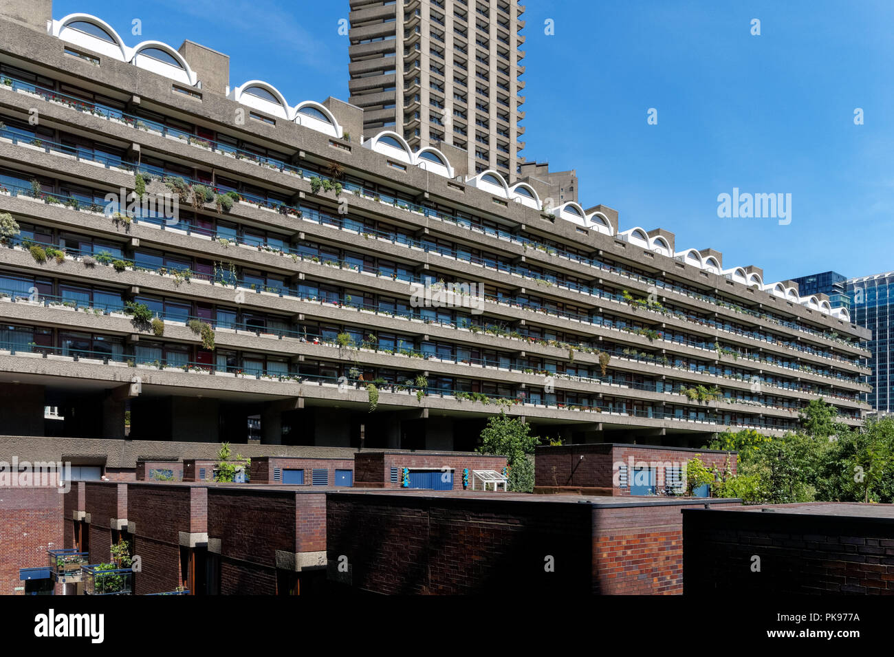 Les bâtiments résidentiels dans le Barbican Estate, Londres Angleterre Royaume-Uni UK Banque D'Images