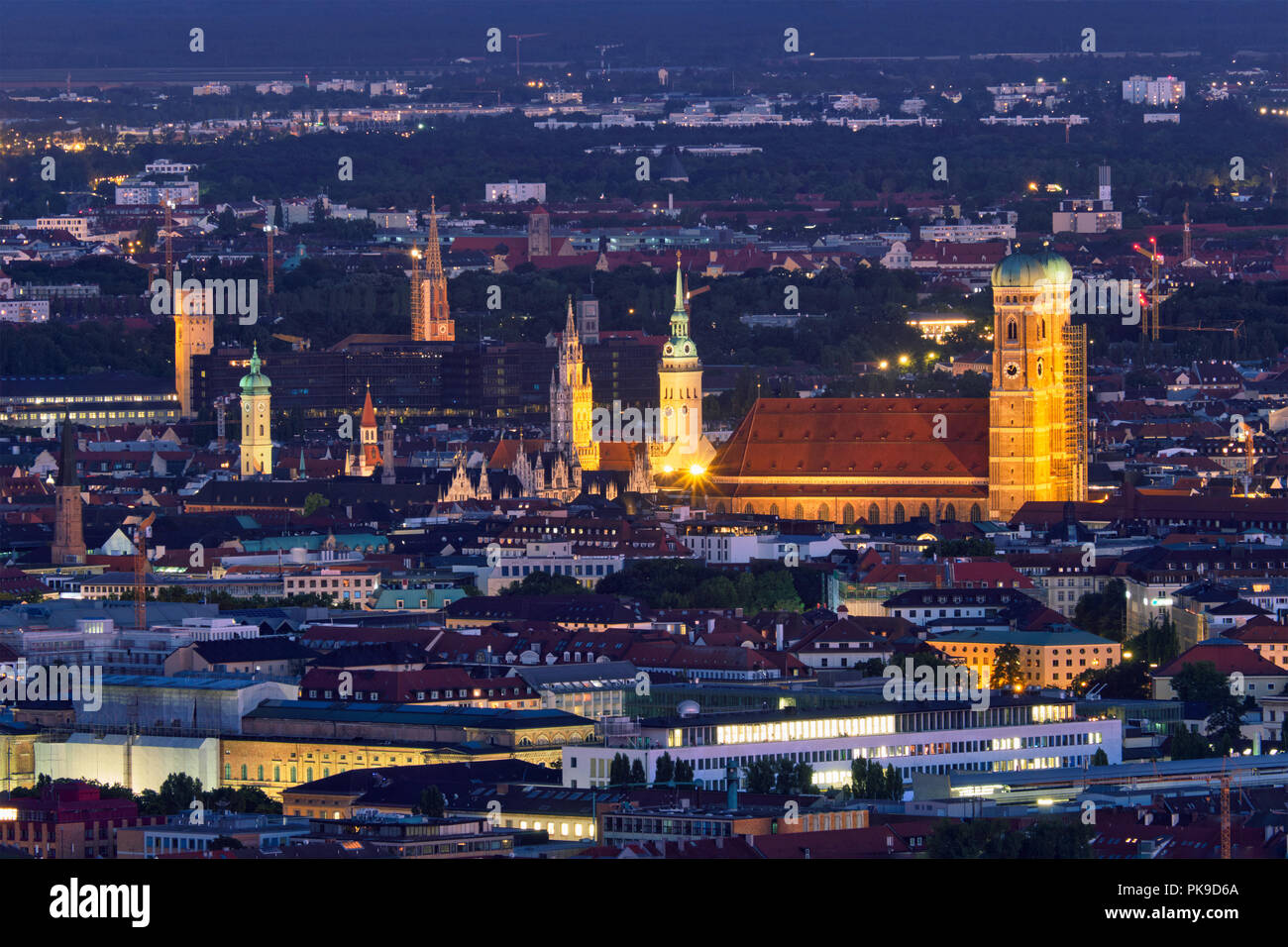 Vue aérienne de nuit de Munich, Allemagne Banque D'Images