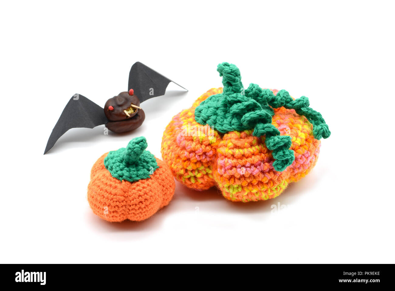 Automne décoration tinker chestnut bat et crochet en citrouille. Le temps d'Halloween Banque D'Images
