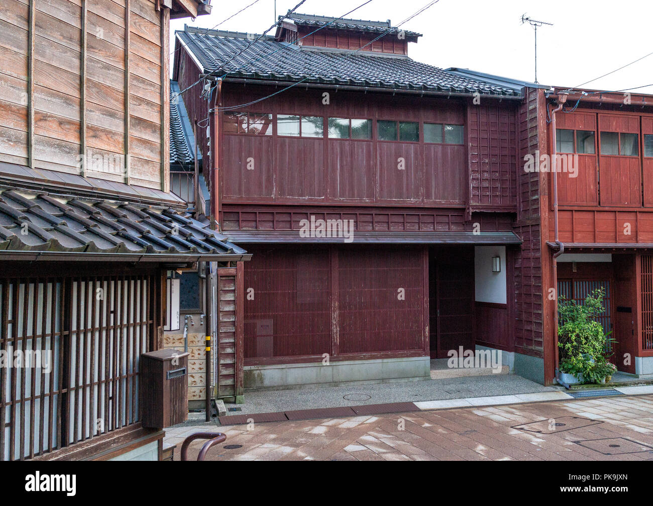 Maisons en bois dans la vieille ville Higashichaya, préfecture d'Ishikawa, Kanazawa, Japon Banque D'Images