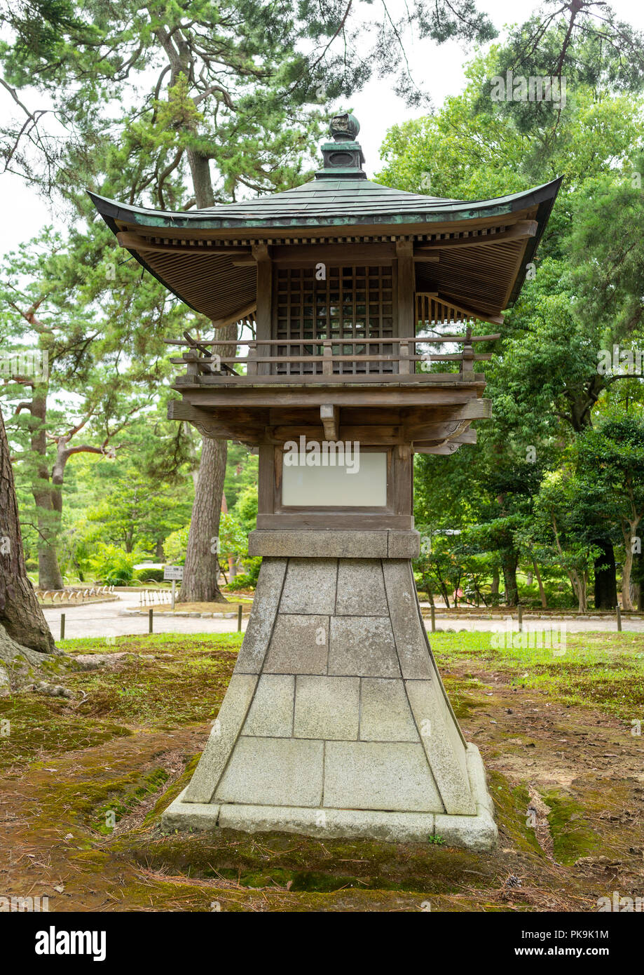 Vieille tour radio NHK dans jardin Kenroku-en, préfecture d'Ishikawa, Kanazawa, Japon Banque D'Images
