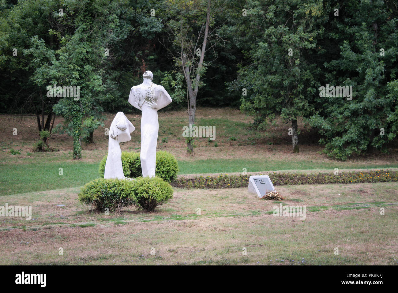 Le monument de la douleur et de défi dans Sumarice Memorial Park près de Kragujevac en Serbie Banque D'Images