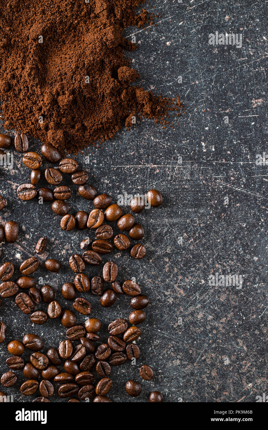 Les grains de café torréfié et de masse les grains de café. Banque D'Images