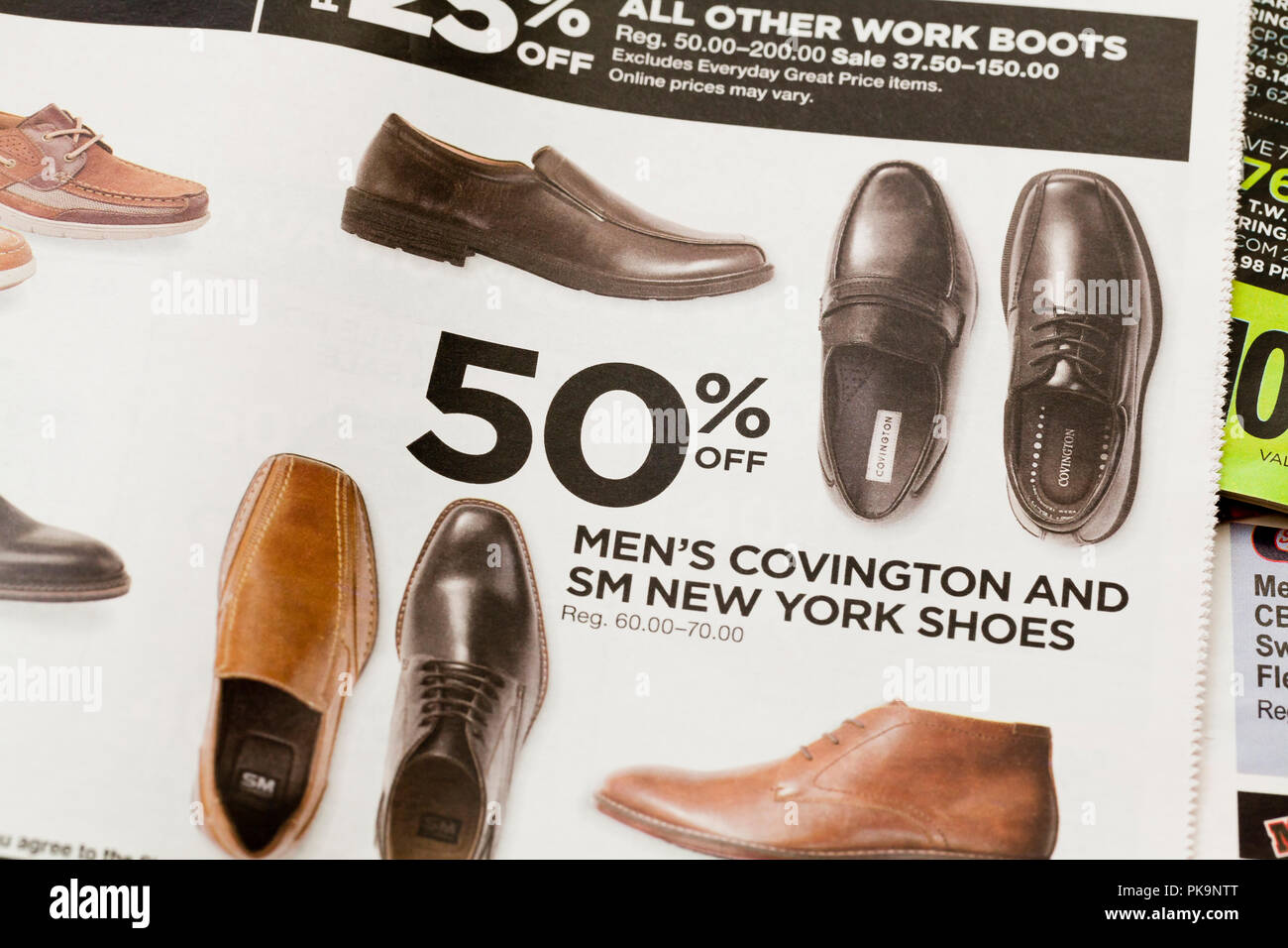 Chaussures en vente annonce dans le Programme courrier hebdomadaire publicité - USA Banque D'Images